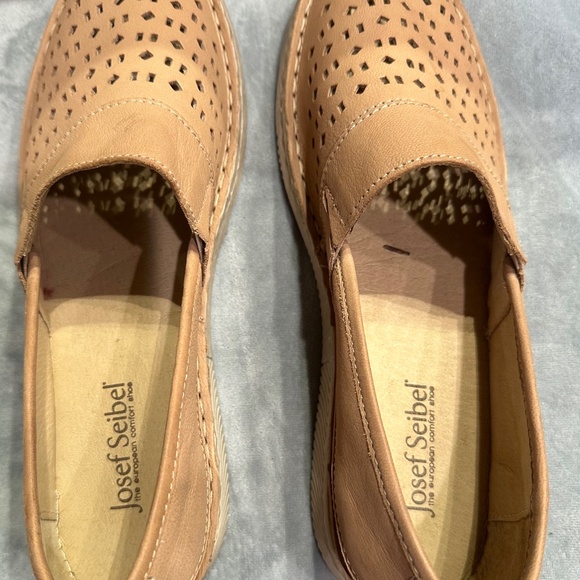 Josef Siebel, tan flat with punch outs, size 41 - Picture 2 of 5